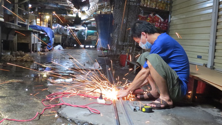 Kiểm tra, giám sát chặt khi mở lại các chợ dân sinh ở TP Vinh - Ảnh 1.