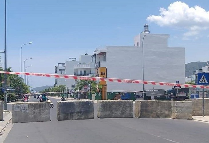 Nha Trang lấy mẫu tầm soát cộng đồng 3 ngày/lần cho người dân "vùng đỏ và cam" - Ảnh 2.