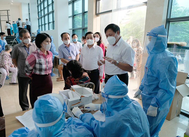 Thứ trưởng Đỗ Xuân Tuyên: Hà Nội phải xác định nhiệm vụ phòng chống dịch là cơ bản và lâu dài - Ảnh 1.