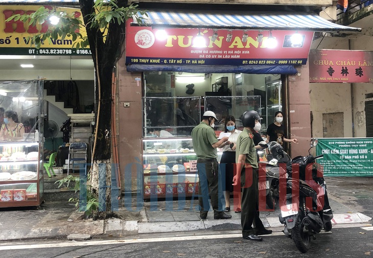 Để khách xếp hàng tấp nập, cửa hàng bánh trung thu Bảo Phương bị đóng cửa - Ảnh 5.