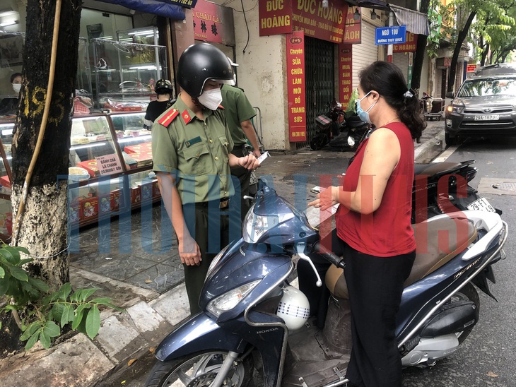 Để khách xếp hàng tấp nập, cửa hàng bánh trung thu Bảo Phương bị đóng cửa - Ảnh 6.