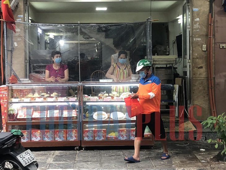 Để khách xếp hàng tấp nập, cửa hàng bánh trung thu Bảo Phương bị đóng cửa - Ảnh 8.