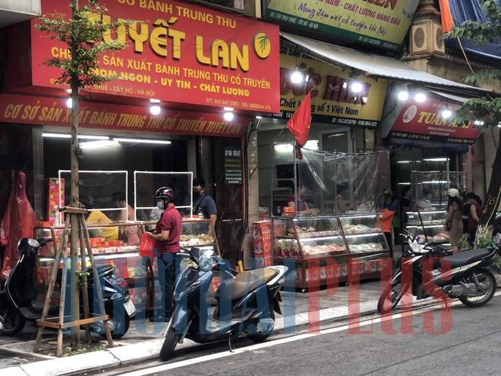 Để khách xếp hàng tấp nập, cửa hàng bánh trung thu Bảo Phương bị đóng cửa - Ảnh 7.
