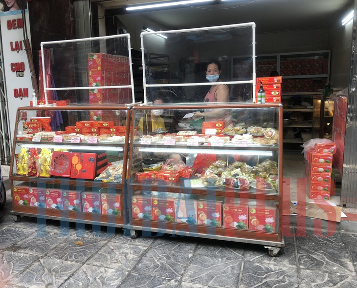 Để khách xếp hàng tấp nập, cửa hàng bánh trung thu Bảo Phương bị đóng cửa - Ảnh 9.
