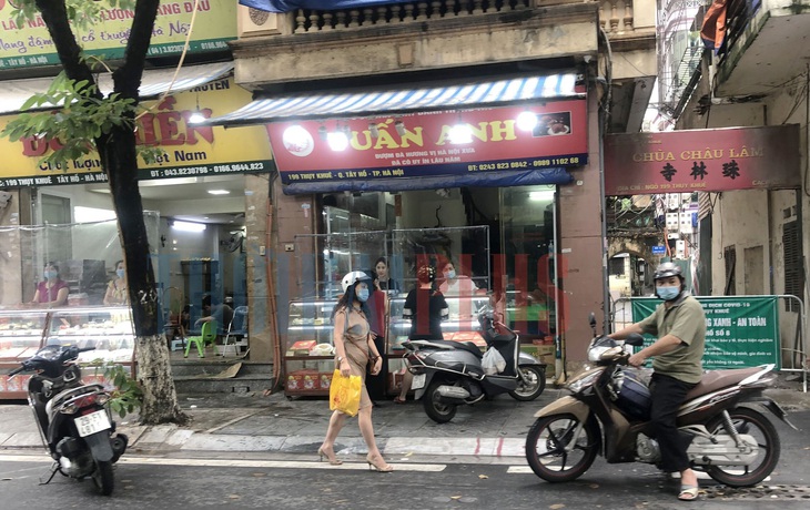 Để khách xếp hàng tấp nập, cửa hàng bánh trung thu Bảo Phương bị đóng cửa - Ảnh 10.