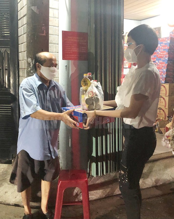 Tích cực làm từ thiện mùa dịch, vì sao Xuân Lan không tặng tiền? - Ảnh 5. Tích cực làm từ thiện mùa dịch, vì sao Xuân Lan không tặng tiền? - Ảnh 5.
