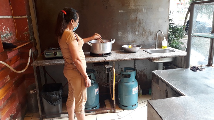 Hàng quán Hà Nội, ngày đầu được mở cửa sau giãn cách - Ảnh 5.