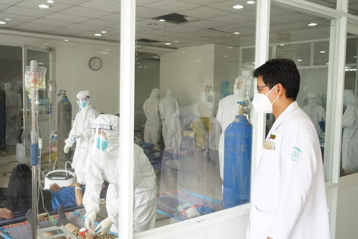 Khu vực điều trị bệnh nhân COVID-19 chuyển nặng Khu vực điều trị bệnh nhân COVID-19 chuyển nặng