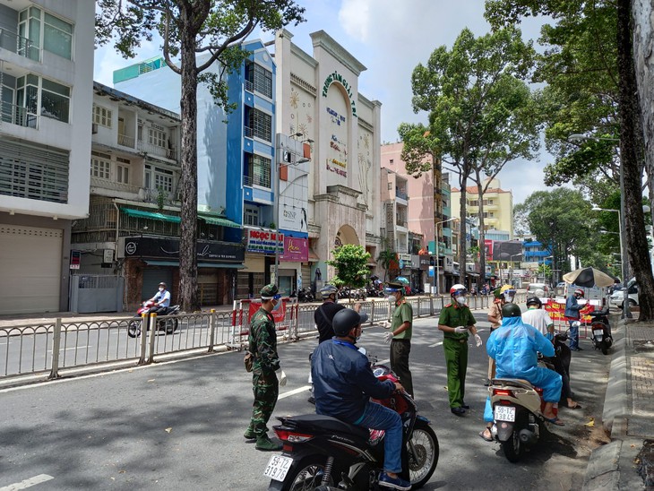 TP.HCM nhiều cơ sở, ngành nghề hoạt động trở lại gắn với phòng, chống COVID-19 - Ảnh 5. TP.HCM nhiều cơ sở, ngành nghề hoạt động trở lại gắn với phòng, chống COVID-19 - Ảnh 5.