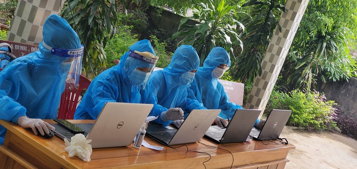 Nữ nhân viên y tế hơn 90 ngày cùng “Đồng đội” bám chốt quyết tâm phòng, chống dịch - Ảnh 6. Nữ nhân viên y tế hơn 90 ngày cùng “Đồng đội” bám chốt quyết tâm phòng, chống dịch - Ảnh 6.