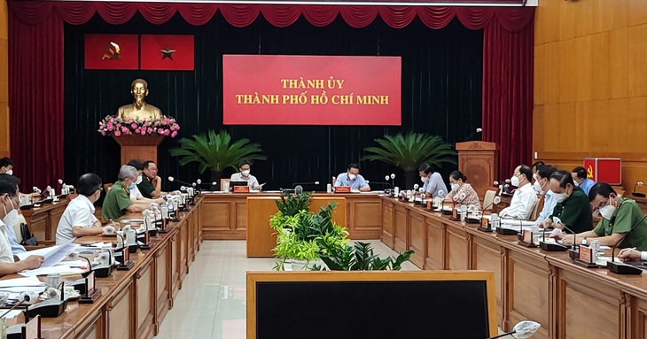 Trước 30/9, TP Hồ Chí Minh ưu tiên tiêm vaccine, thí điểm "thẻ xanh COVID" và thí điểm nới lỏng giãn cách - Ảnh 1. Trước 30/9, TP Hồ Chí Minh ưu tiên tiêm vaccine, thí điểm "thẻ xanh COVID" và thí điểm nới lỏng giãn cách - Ảnh 1.