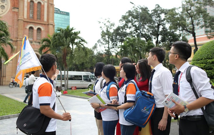 Giải pháp nào hỗ trợ người lao động trước khó khăn của đại dịch COVID-19? - Ảnh 2. Giải pháp nào hỗ trợ người lao động trước khó khăn của đại dịch COVID-19? - Ảnh 2.