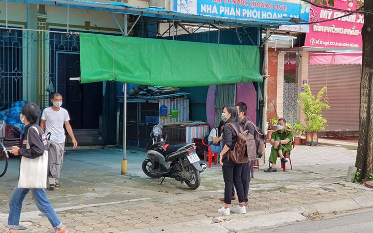 Niêm phong căn nhà 5 tầng nơi bé gái tử vong, nghi bị bạo hành