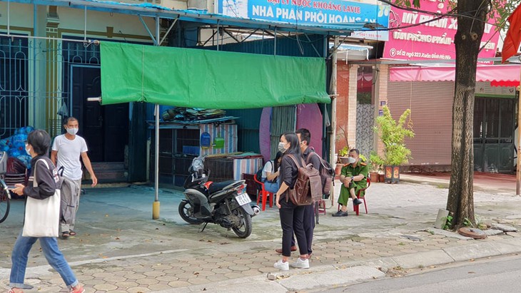 Niêm phong căn nhà 5 tầng nơi bé gái 6 tuổi ở Hà Nội tử vong, nghi bị bạo hành - Ảnh 2. Niêm phong căn nhà 5 tầng nơi bé gái 6 tuổi ở Hà Nội tử vong, nghi bị bạo hành - Ảnh 2.