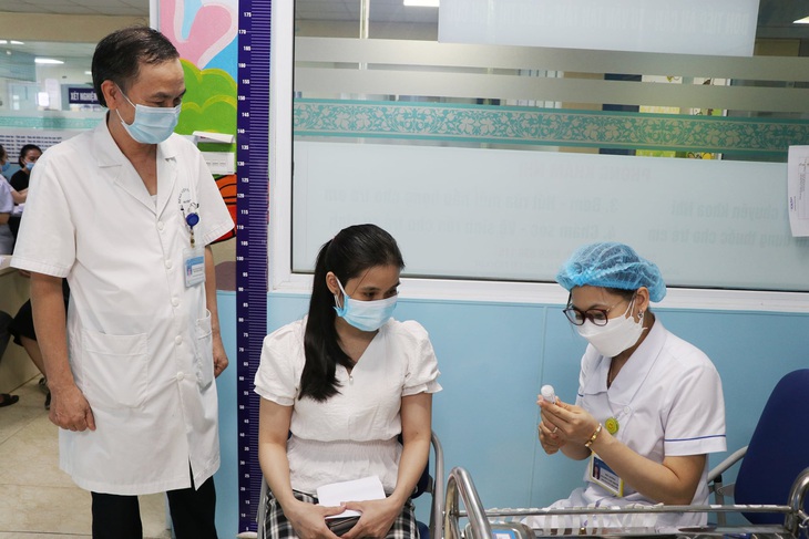 Tiêm vaccine phòng COVID-19 an toàn cho các bà bầu trên 13 tuần - Ảnh 3. Tiêm vaccine phòng COVID-19 an toàn cho các bà bầu trên 13 tuần - Ảnh 3.