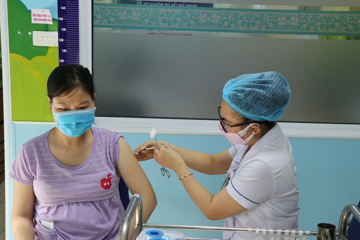 Tiêm vaccine phòng COVID-19 an toàn cho các bà bầu trên 13 tuần - Ảnh 13. Tiêm vaccine phòng COVID-19 an toàn cho các bà bầu trên 13 tuần - Ảnh 13.