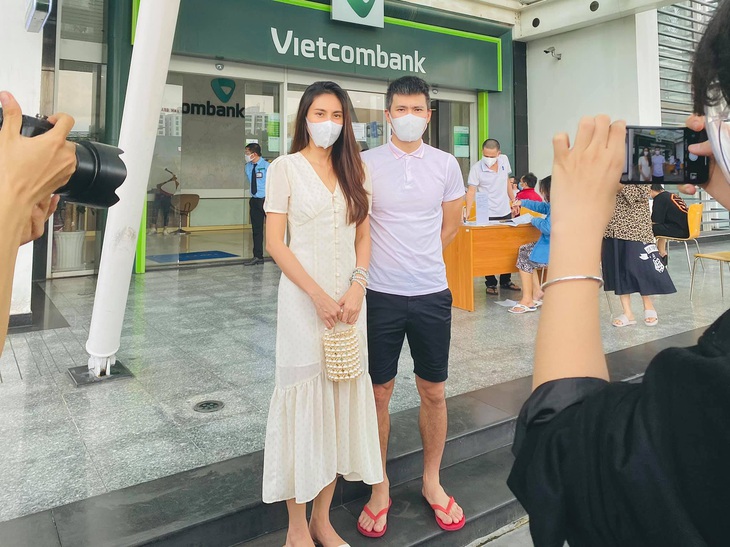 Công Vinh – Thủy Tiên tuyên bố sẽ kiện tất cả những ai vu khống ăn chặn tiền từ thiện - Ảnh 3. Công Vinh – Thủy Tiên tuyên bố sẽ kiện tất cả những ai vu khống ăn chặn tiền từ thiện - Ảnh 3.