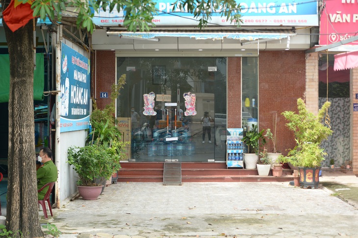 Tạm giữ hình sự bố bé gái 6 tuổi tử vong, nghi bị bạo hành - Ảnh 2. Tạm giữ hình sự bố bé gái 6 tuổi tử vong, nghi bị bạo hành - Ảnh 2.