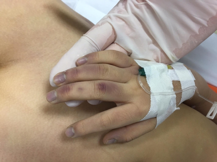 Niêm phong căn nhà 5 tầng nơi bé gái 6 tuổi ở Hà Nội tử vong, nghi bị bạo hành - Ảnh 4. Niêm phong căn nhà 5 tầng nơi bé gái 6 tuổi ở Hà Nội tử vong, nghi bị bạo hành - Ảnh 4.