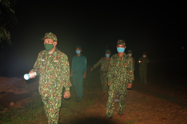 Những chiến sĩ “vượt nắng, thắng mưa” nơi tuyến đầu chống dịch ở Thừa Thiên Huế - Ảnh 7.