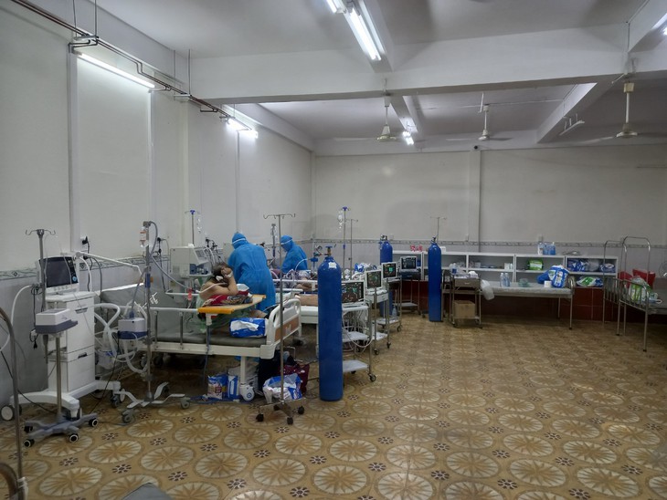 Cần phối hợp chuyển tầng điều trị bệnh nhân COVID-19 một cách nhịp nhàng - Ảnh 2.