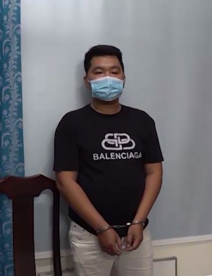 Bị cản trở "thông chốt", đối tượng chửi bới, lao xe vào lực lượng dân quân - Ảnh 1.