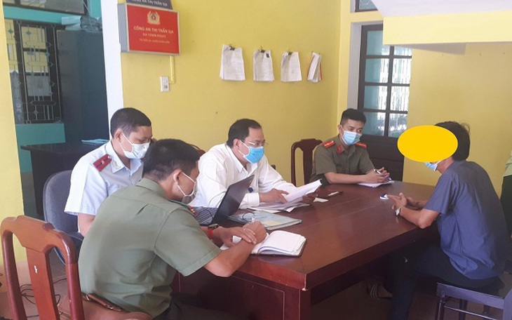 Phạt người đàn ông ở Huế giả mạo nhân viên “Hue-S” gọi điện uy hiếp người khác - Ảnh 2. Phạt người đàn ông ở Huế giả mạo nhân viên “Hue-S” gọi điện uy hiếp người khác - Ảnh 2.