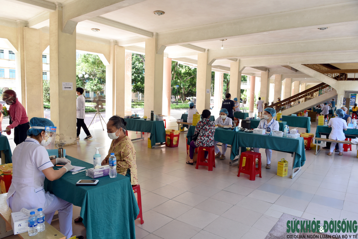 Bệnh viện CT-CH Nghệ An triển khai tiêm chủng an toàn cho người dân - Ảnh 1.