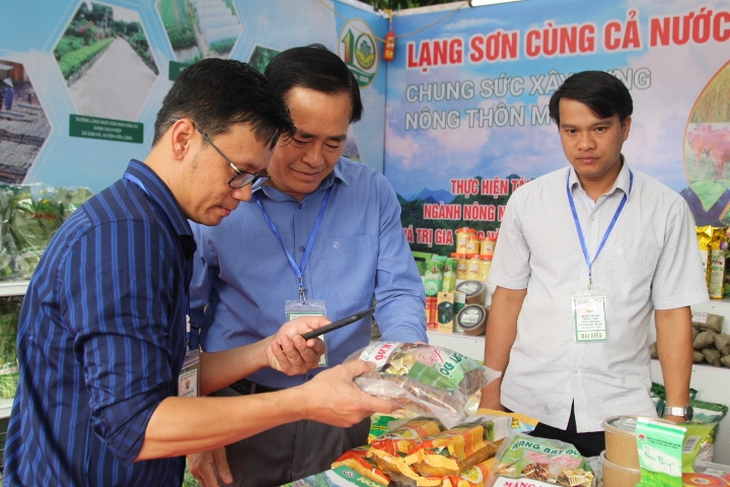 Nông dân thời 4.0 bán nông sản nhờ livestream: Giải pháp phù hợp với dịch COVID-19 - Ảnh 1. Nông dân thời 4.0 bán nông sản nhờ livestream: Giải pháp phù hợp với dịch COVID-19 - Ảnh 1.