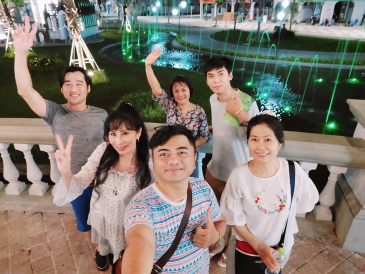Ca sĩ Y Jang Tuyn qua đời do COVID-19: “Đành chia tay em, tiễn biệt em về miền xa” - Ảnh 4. Ca sĩ Y Jang Tuyn qua đời do COVID-19: “Đành chia tay em, tiễn biệt em về miền xa” - Ảnh 4.