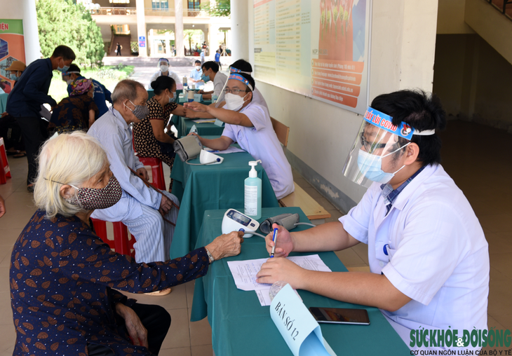 Bệnh viện CT-CH Nghệ An triển khai tiêm chủng an toàn cho người dân - Ảnh 4.