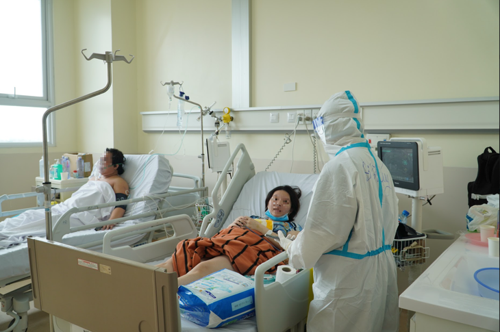 TP.HCM: 20% bệnh nhân COVID-19 bị trầm cảm, 66,7% bệnh nhân từng thở máy bị rối loạn lo âu - Ảnh 1. TP.HCM: 20% bệnh nhân COVID-19 bị trầm cảm, 66,7% bệnh nhân từng thở máy bị rối loạn lo âu - Ảnh 1.