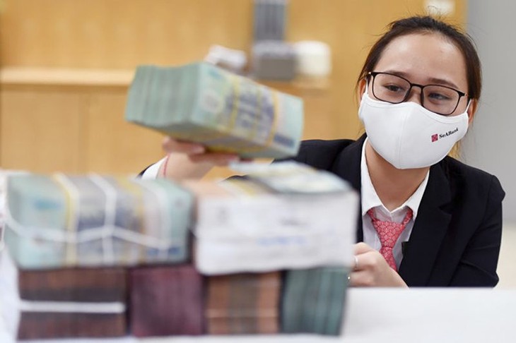 Những "con số biết nói" của ngành Ngân hàng hỗ trợ khách hàng bị ảnh hưởng bởi dịch COVID-19 - Ảnh 1. Những "con số biết nói" của ngành Ngân hàng hỗ trợ khách hàng bị ảnh hưởng bởi dịch COVID-19 - Ảnh 1.