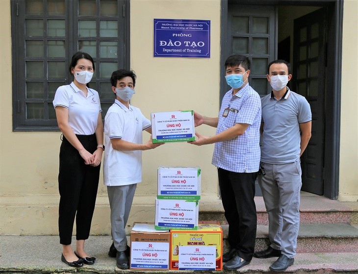 Doanh nghiệp dược nỗ lực vượt khó, chung tay đẩy lùi dịch bệnh  - Ảnh 3.