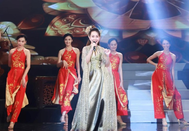 Sống khác mùa COVID-19: Quách Mai Thy, quán quân Sao Mai 2019 vẫn hát dù không có khán giả - Ảnh 7.