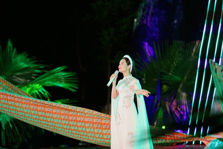 Sống khác mùa COVID-19: Ca sĩ Trang Thanh livestream, thêm thu nhập bước qua dịch bệnh - Ảnh 8. Sống khác mùa COVID-19: Ca sĩ Trang Thanh livestream, thêm thu nhập bước qua dịch bệnh - Ảnh 8.