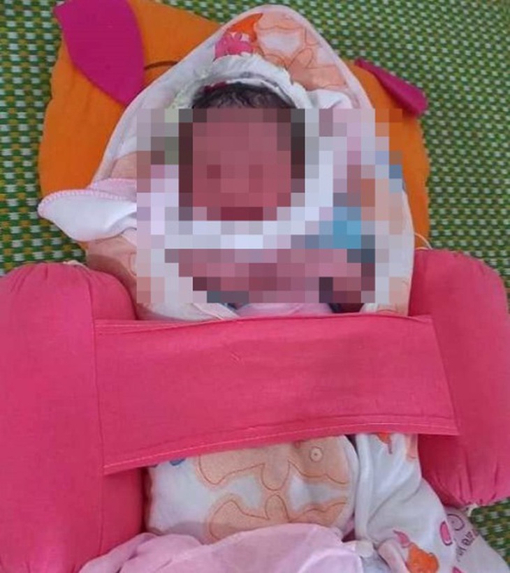 Bé trai còn nguyên dây rốn bị bỏ rơi đúng ngày Tết Trung thu - Ảnh 1.