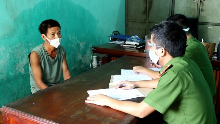 Khởi tố đối tượng liều lĩnh “thông chốt” kiểm dịch, hành hung cán bộ trực chốt - Ảnh 2.