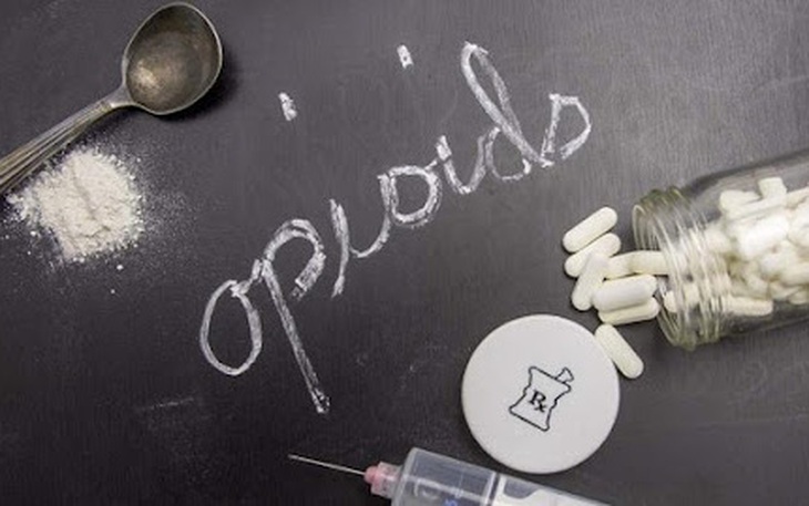 Nhức nhối nạn lạm dụng chất gây nghiện, liệu có thể sử dụng vaccine để ngăn ngừa?