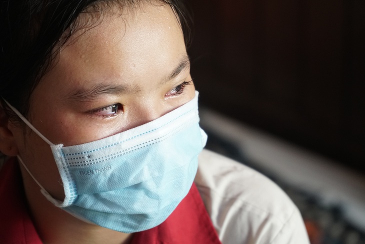 Ước mơ con muốn được ôm mẹ, hôn mẹ của cậu bé mẹ mất vì COVID-19, cha bị tai biến - Ảnh 2.