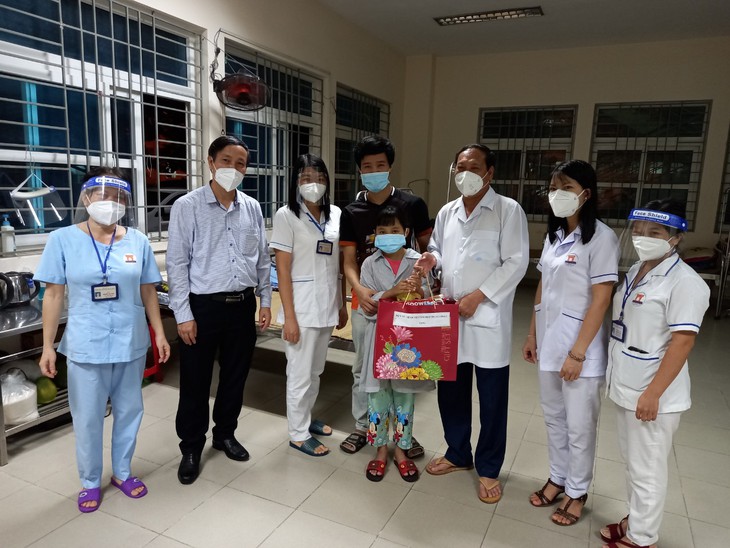 Quà Trung thu cho trẻ em tâm thần - Ảnh 2.