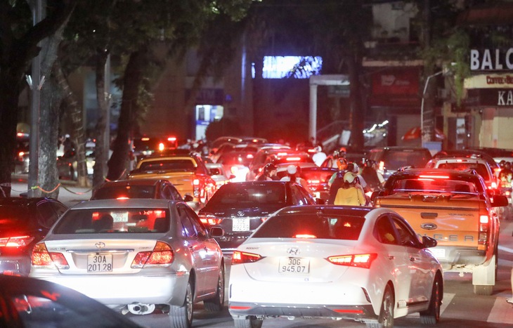 Dư chấn “biển người” đêm Trung thu Hà Nội - Ảnh 5.