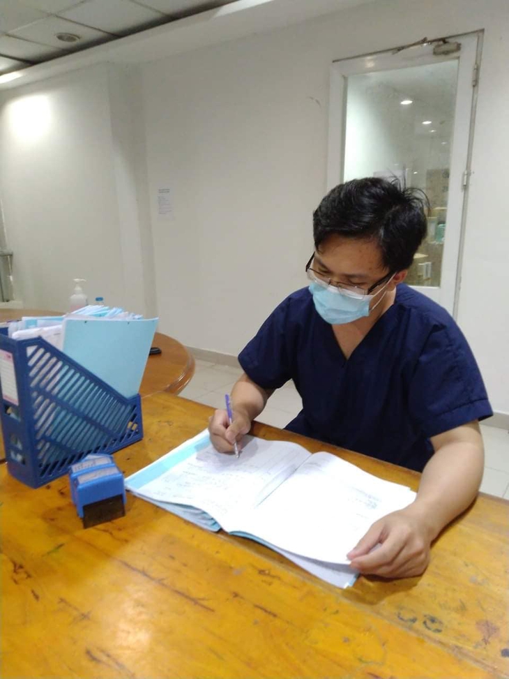 Nhật kí trong tâm dịch và những ngày tháng không quên của bác sĩ Bệnh viện Dã chiến số 3 - Ảnh 5. BS Lê Đức Thành Nhân, Bệnh viện Đa khoa Bưu Điện