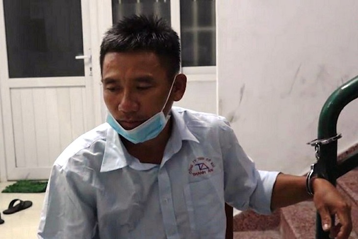 Đòi "xét nghiệm ngay" không được, đánh cả công an - Ảnh 1.