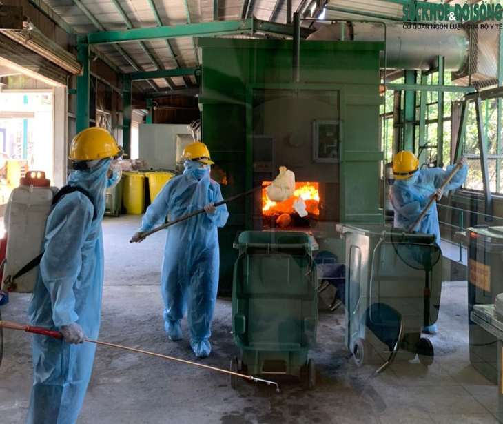 Công việc thầm lặng của những công nhân thu gom rác thải ở khu cách ly - Ảnh 5.