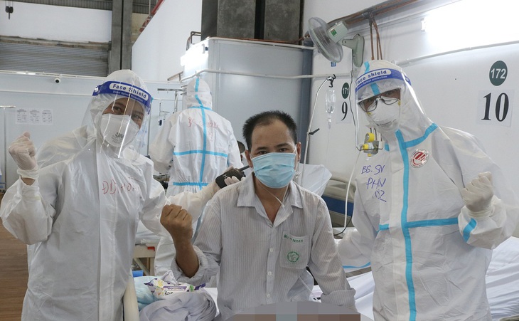 Thêm một bệnh nhân COVID-19 nguy kịch được cứu sống - Ảnh 2.