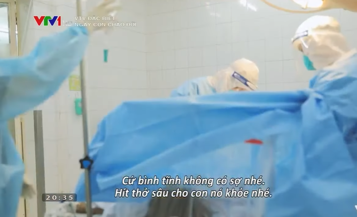 Sống khác mùa COVID-19: Đạo diễn Tạ Quỳnh Tư mở ra trang sách từ Ranh giới, Ngày con chào đời - Ảnh 5. Sống khác mùa COVID-19: Đạo diễn Tạ Quỳnh Tư mở ra trang sách từ Ranh giới, Ngày con chào đời - Ảnh 5.