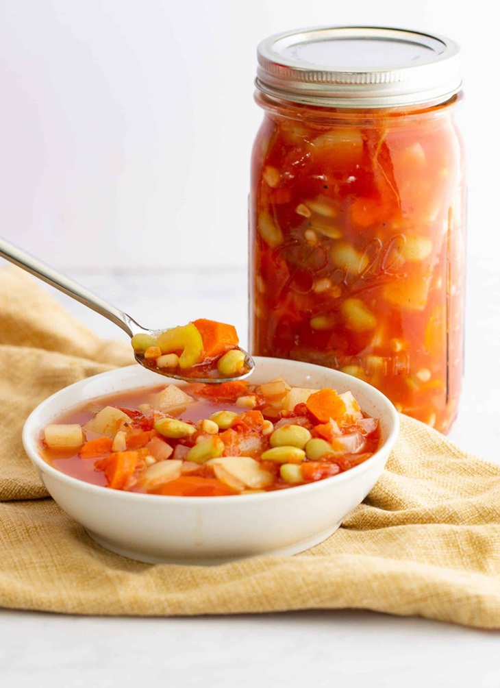 Đồ hộp chứa quá nhiều muối và có thể là thủ phạm gây lão hóa da