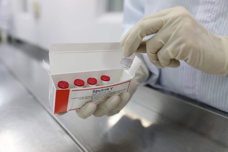 Việt Nam sản xuất thành công lô vaccine COVID-19 Sputnik V đầu tiên từ bán thành phẩm - Ảnh 1. Việt Nam sản xuất thành công lô vaccine COVID-19 Sputnik V đầu tiên từ bán thành phẩm - Ảnh 1.
