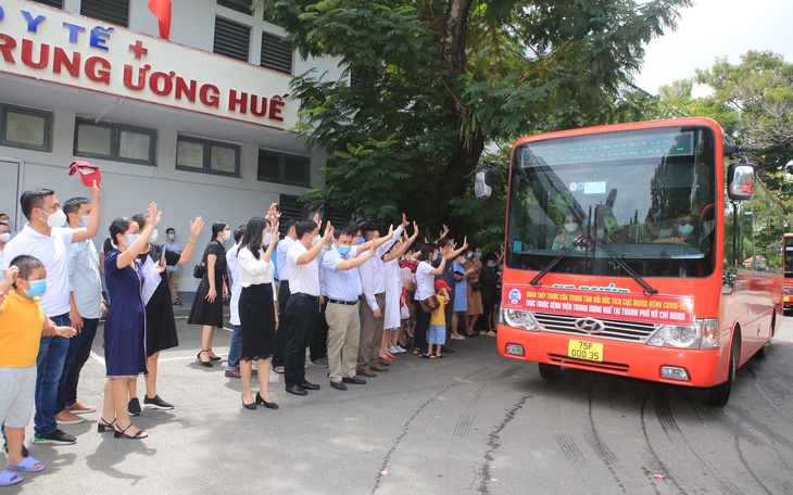  BV TW Huế tăng cường 115 nhân viên y tế vào miền Nam chống dịch